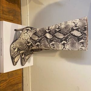 BRAND NEW Steve Madden knee high boot